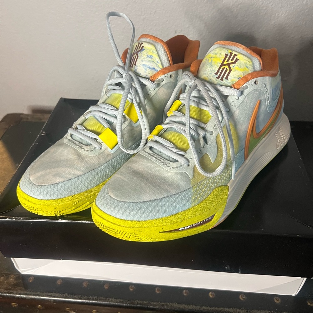 Nike Kyrie Men's Athletic Shoes - Gray and Yellow